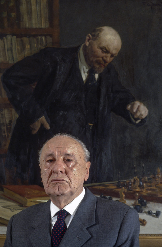Janos Kadar, General SEcretary of the Hungarian Communist Party, Budapest 1986. With his favourite painting of Lenin playing chess.
Photo: Chris Niedenthal