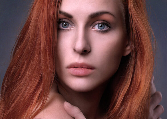 rudowłosa kobieta