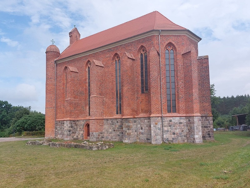 Chwarszczany- kościół Joannitów z XII wieku.