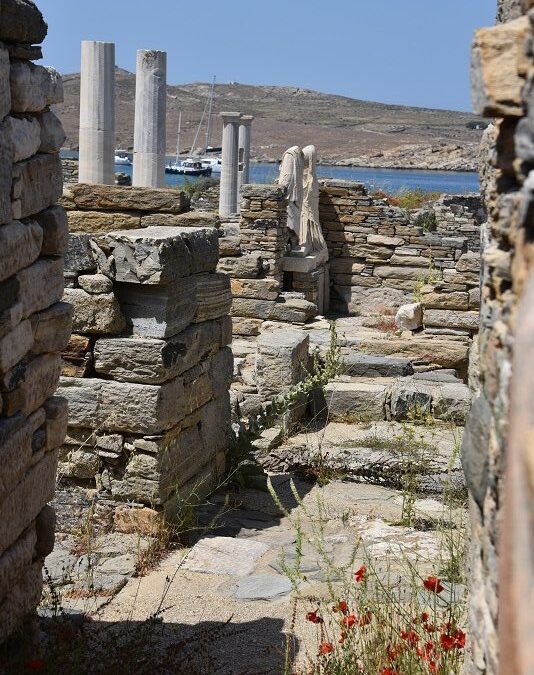 Ruiny świątyni Apollina z IVp.n.e. w Delos