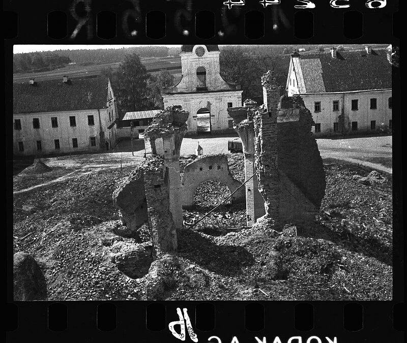 Ruiny cerkwi Zwiastowania NMP w Supraślu, fot. P. Koziński, 1947, Instytut Sztuki Polskiej Akademii Nauk.
